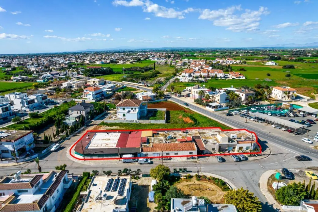 Commercial building in Famagusta № 172801 1