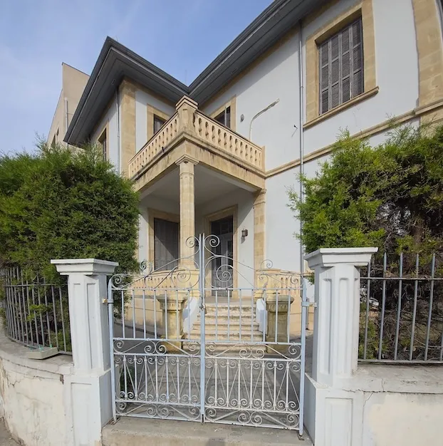 Residential building in Larnaca № 195623 1