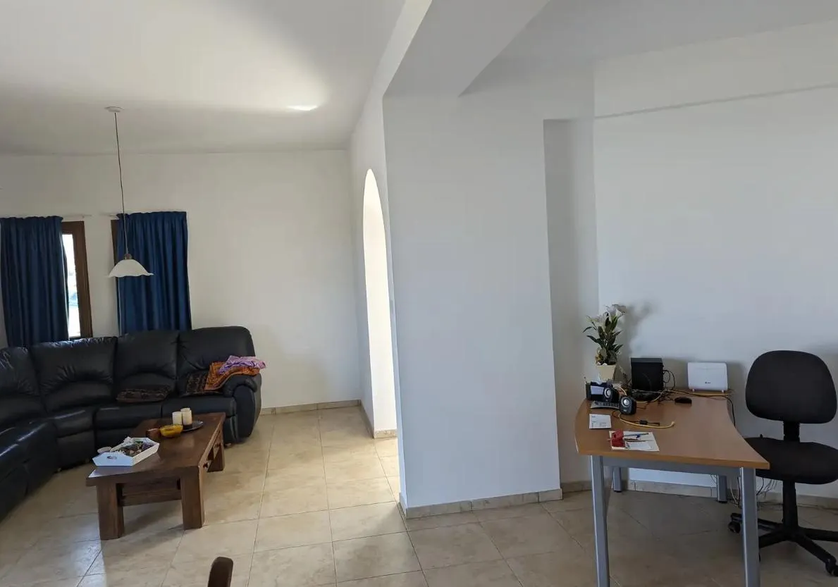 Residential building in Paphos № 212101 3