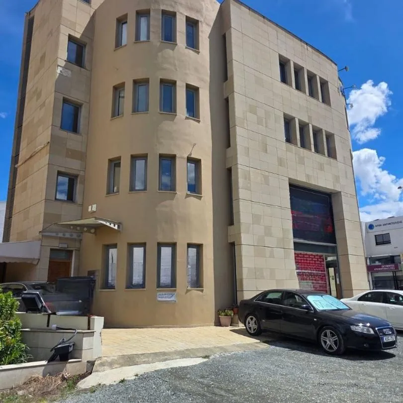 Commercial building in Nicosia № 215748 1