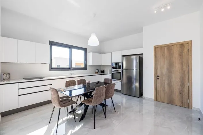 3-bedroom apartment in Limassol № 219245 3