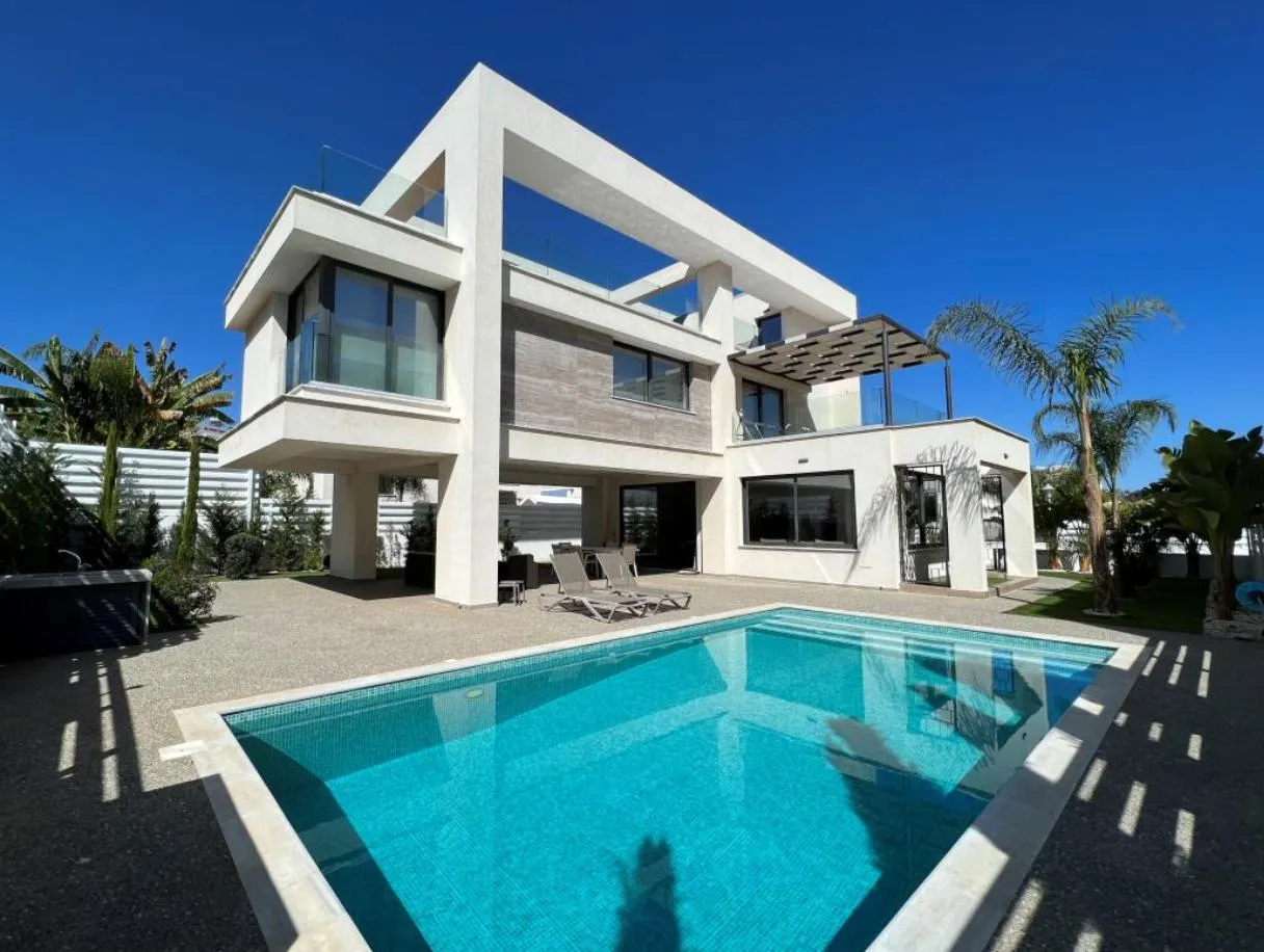 3-bedroom villa in Famagusta № 219478 1