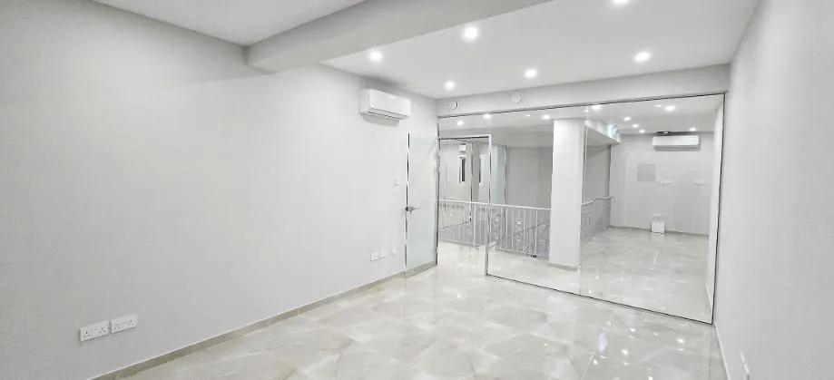 Commercial building in Larnaca № 226877 14