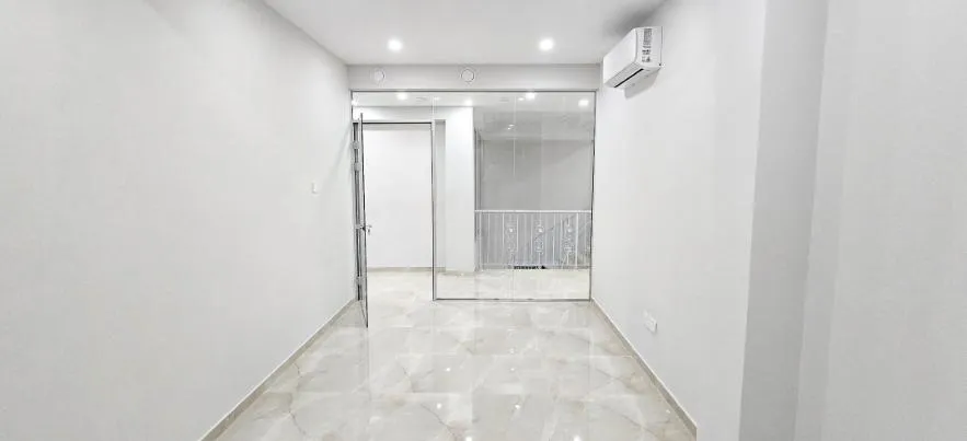 Commercial building in Larnaca № 226877 17