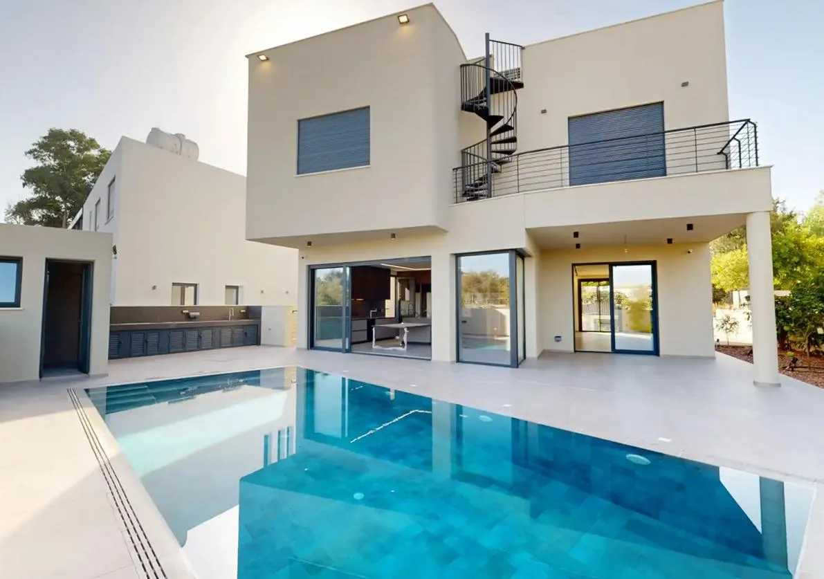 5-bedroom villa in Nicosia № 239209 1