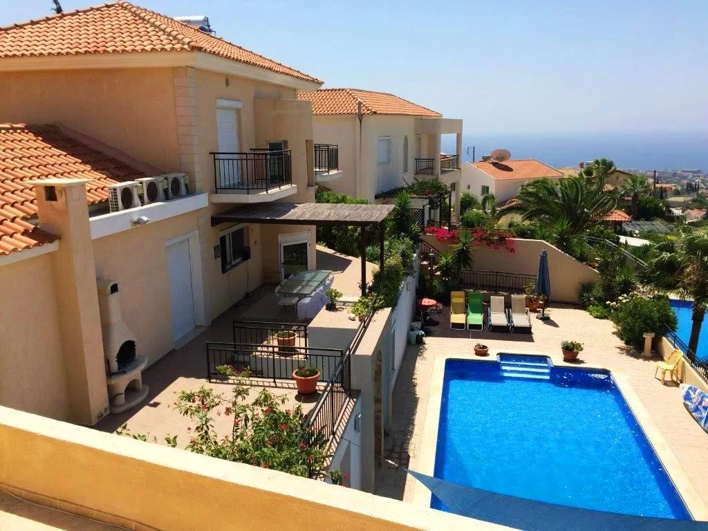 4-bedroom villa in Limassol № 240040 1
