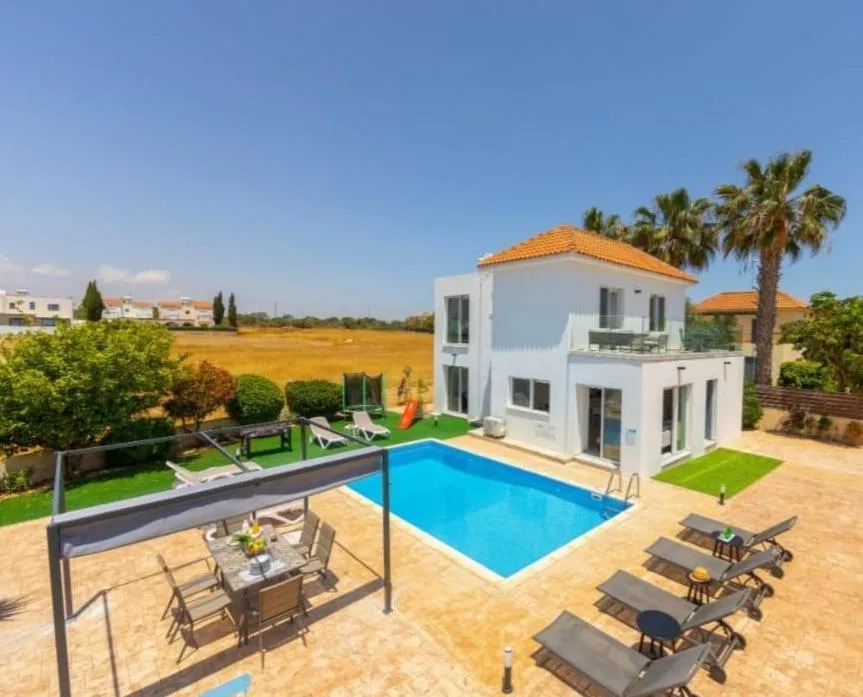 New 4-bedroom villa in Famagusta № 240302 12