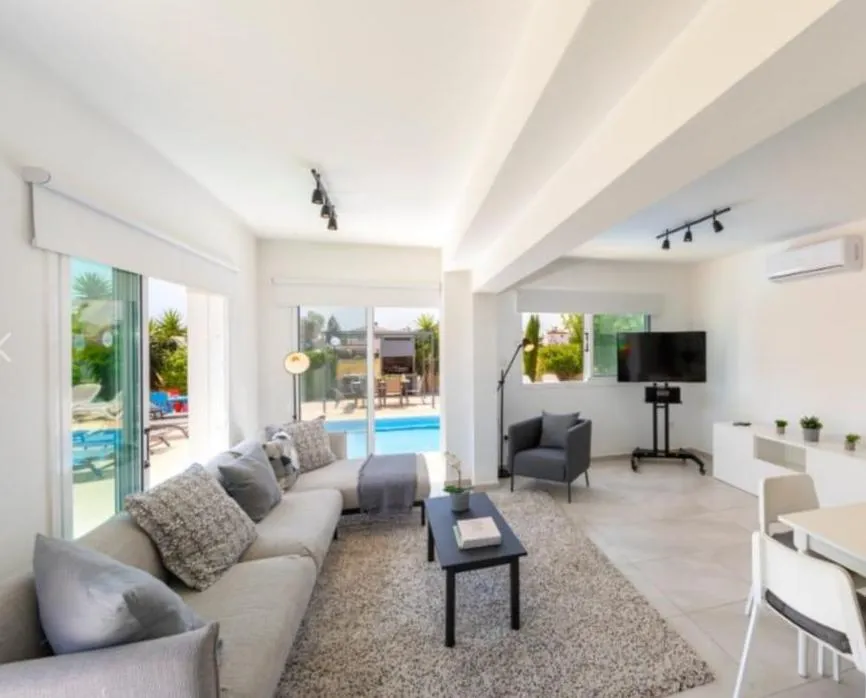 New 4-bedroom villa in Famagusta № 240302 13
