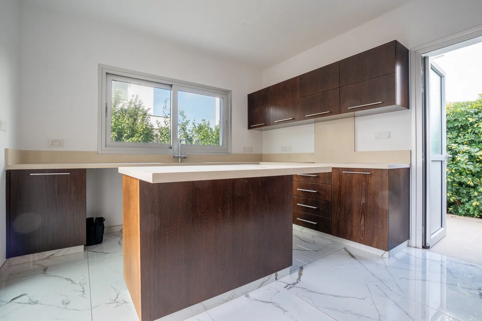 New 7-bedroom villa in Paphos № 240363 19