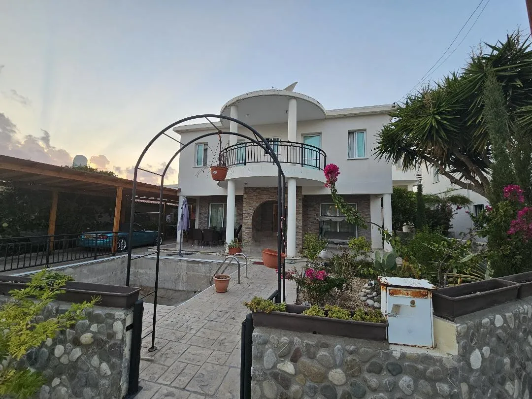 4-bedroom house in Paphos № 240584 1