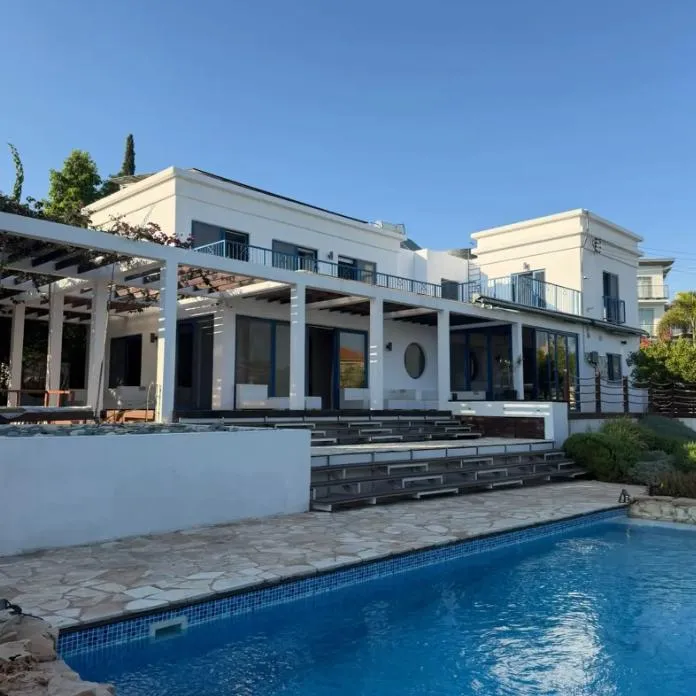 4-bedroom villa in Limassol № 240660 1