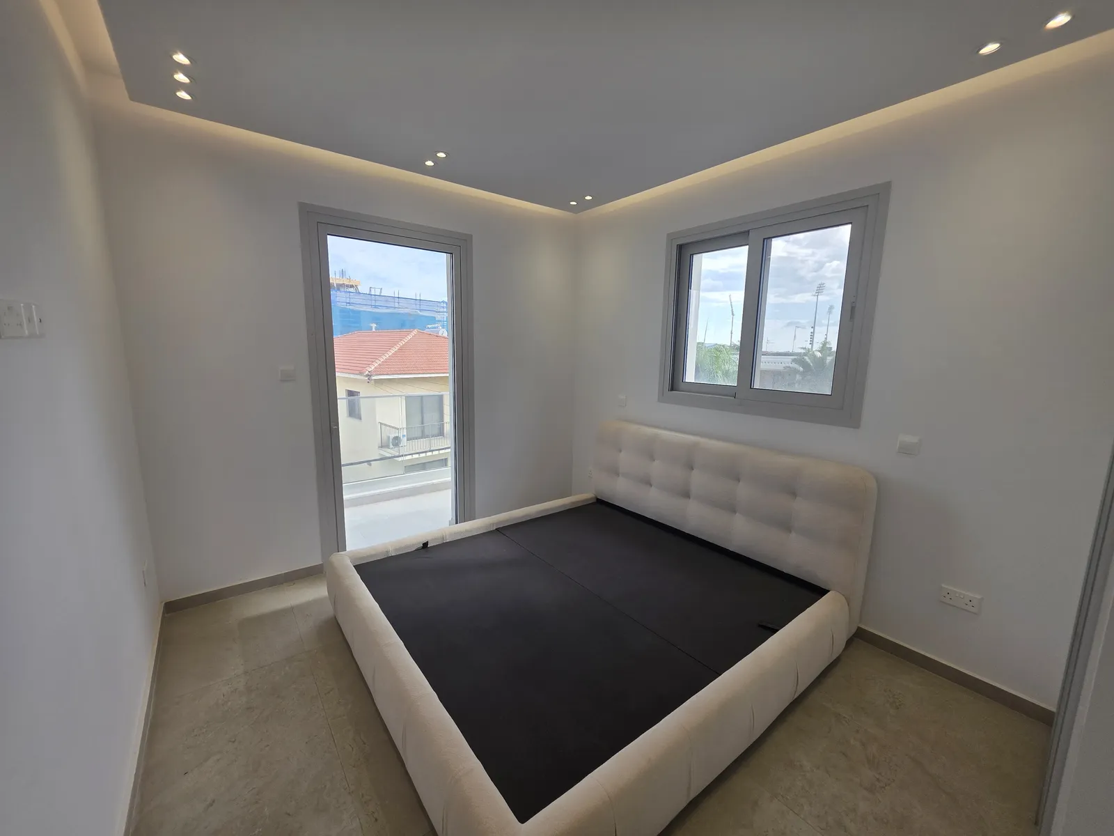 New 2-bedroom flat in Larnaca № 240810 12