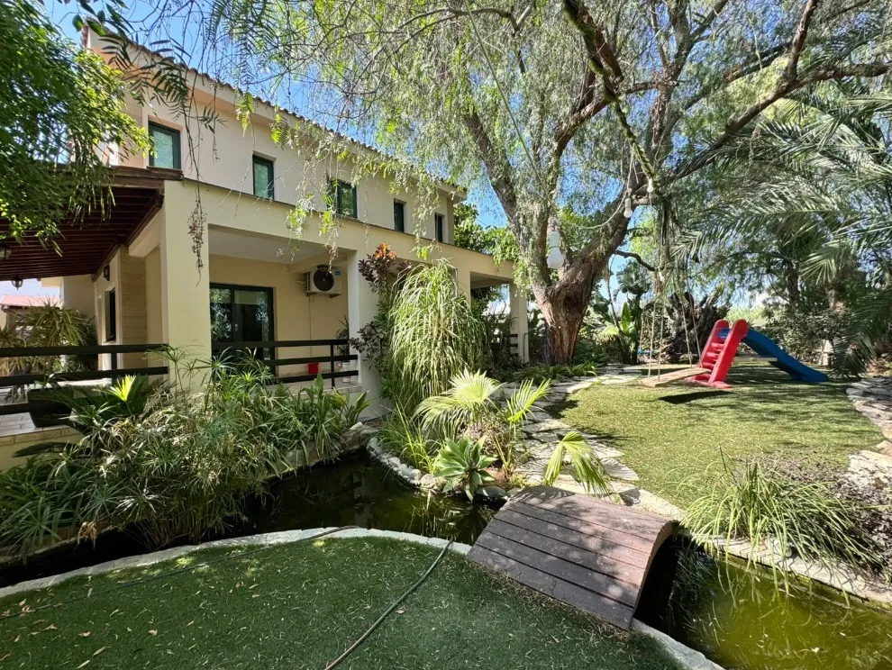 4-bedroom villa in Larnaca № 240844 1