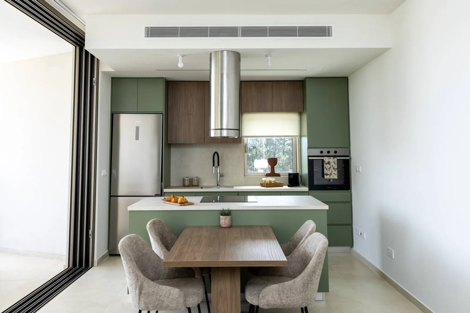 New 2-bedroom penthouse in Nicosia № 240864 3